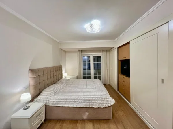 Tirane, jepet me qera apartament 2+1+Ballkon Kati 3, 120 m² 1.000 € (Ne fillim te Rruges, Don Bosko. Tirane)