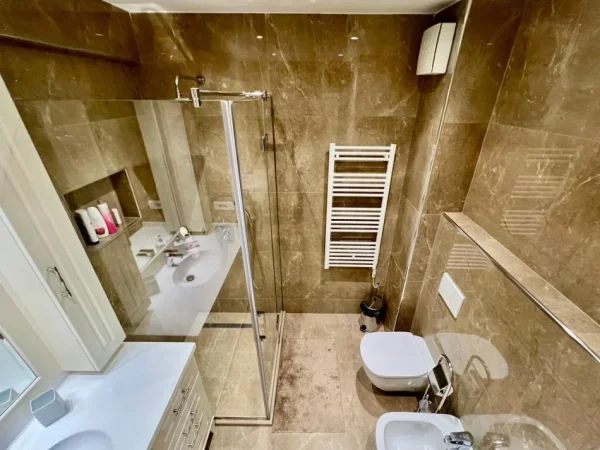 Tirane, jepet me qera apartament 2+1+Ballkon Kati 3, 120 m² 1.000 € (Ne fillim te Rruges, Don Bosko. Tirane)