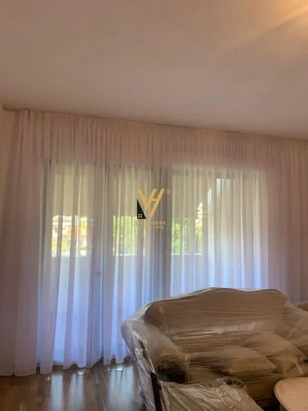 Tirane, jepet me qera apartament 3+1+Ballkon Kati 3, 170 m² 2.500 € (ISH BLLOK)