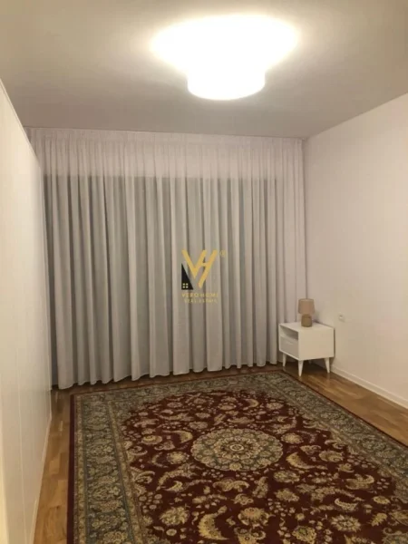 Tirane, jepet me qera apartament 3+1+Ballkon Kati 3, 170 m² 2.500 € (ISH BLLOK)