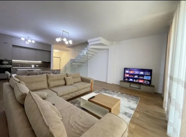 Tirane, jepet me qera Vile 3+1 Kati 0, 350 m² (TEG)