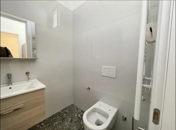 Tirane, jepet me qera Vile 3+1 Kati 0, 350 m² (TEG)