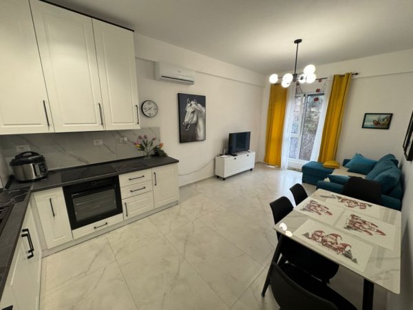 Tirane, jepet me qera apartament 1+1 Kati 3, 60 m²