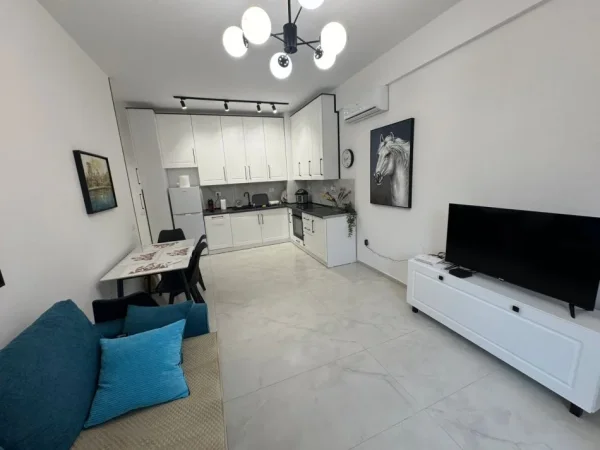 Tirane, jepet me qera apartament 1+1 Kati 3, 60 m²