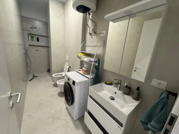 Tirane, jepet me qera apartament 1+1 Kati 3, 60 m²