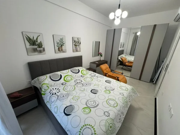 Tirane, jepet me qera apartament 1+1 Kati 3, 60 m²
