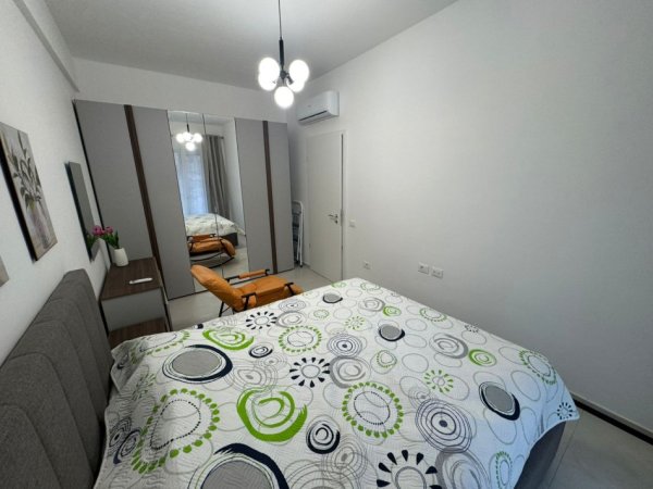 Tirane, jepet me qera apartament 1+1 Kati 3, 60 m²