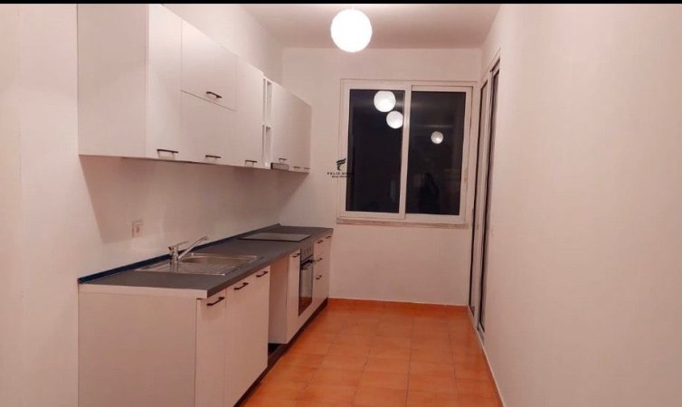 Tirane, jepet me qera apartament 2+1 Kati 8, 104 m² 450 € (ASTIR)