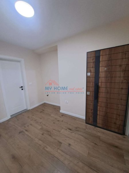 Tirane, jepet me qera zyre Kati 2, 80 m² 900 € (9 Kateshet)