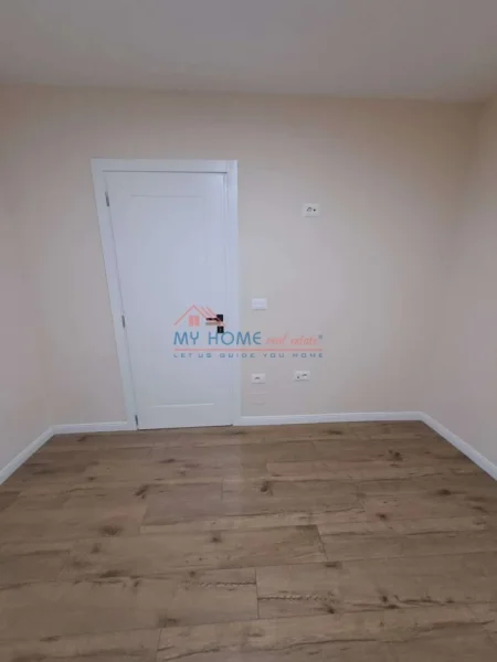 Tirane, jepet me qera zyre Kati 2, 80 m² 900 € (9 Kateshet)