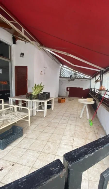 Tirane, jepet me qera dyqan Kati 0, 120 m² 900 € (KOMUNA E PARISIT)