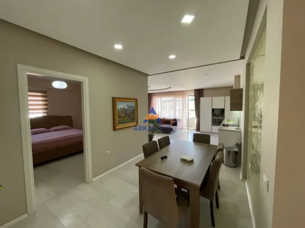 Tirane, jepet me qera apartament 3+1+Ballkon Kati 4, 187 m² 1.400 € 