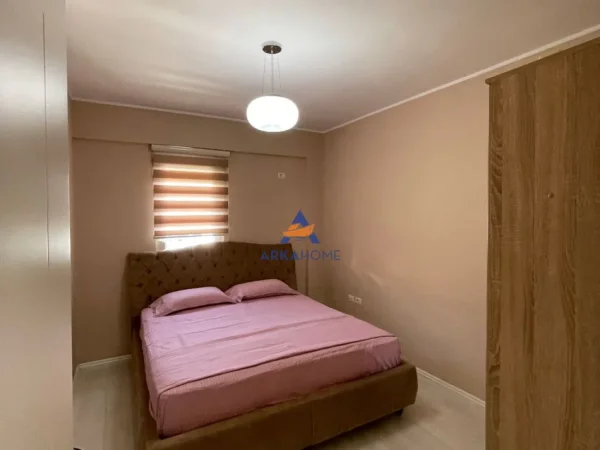 Tirane, jepet me qera apartament 3+1+Ballkon Kati 4, 187 m² 1.400 € 