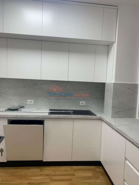 Tirane, jepet me qera apartament 3+1+Ballkon Kati 3, 170 m² 2.500 € (Rruga Sami Frasheri)