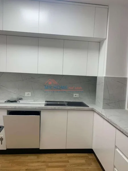Tirane, jepet me qera apartament 3+1+Ballkon Kati 3, 170 m² 2.500 € (Rruga Sami Frasheri)