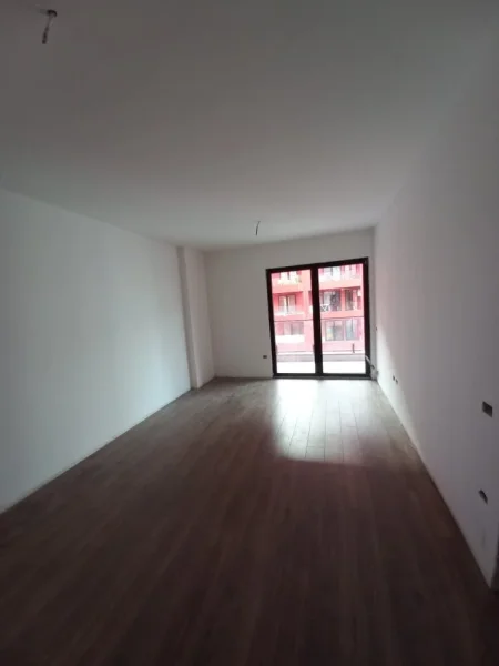 Tirane, jepet me qera zyre Kati 8, 83 m² 520 € (RRUGA E DIBRES)