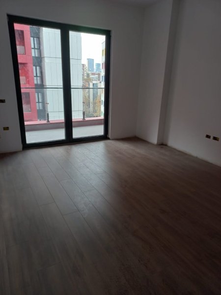 Tirane, jepet me qera zyre Kati 8, 83 m² 520 € (RRUGA E DIBRES)