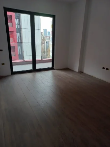 Tirane, jepet me qera zyre Kati 8, 83 m² 520 € (RRUGA E DIBRES)