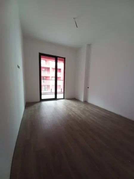 Tirane, jepet me qera zyre Kati 8, 83 m² 520 € (RRUGA E DIBRES)