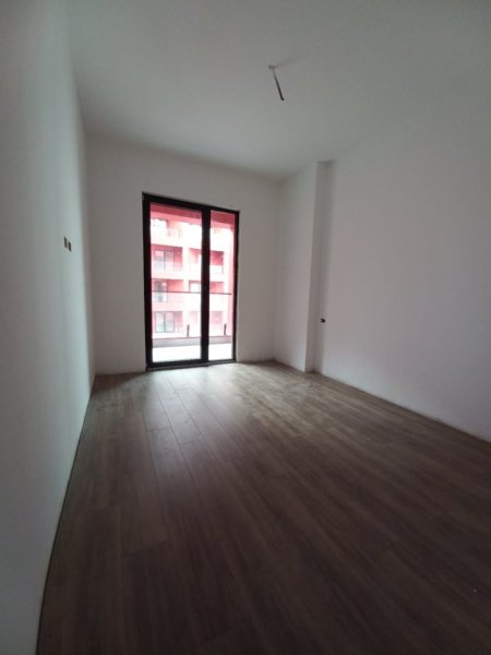 Tirane, jepet me qera zyre Kati 8, 83 m² 520 € (RRUGA E DIBRES)