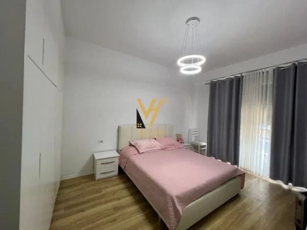 Tirane, shitet apartament 1+1+Ballkon Kati 4, 69 m² (ISH FUSHA E AVAICIONIT)