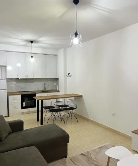 Tirane, jepet me qera apartament 2+1 Kati 3, 75 m² 680 € (KODRA E DIELLIT)