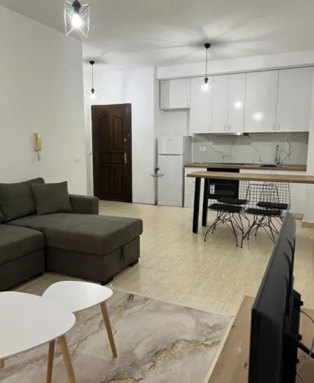 Tirane, jepet me qera apartament 2+1 Kati 3, 75 m² 680 € (KODRA E DIELLIT)