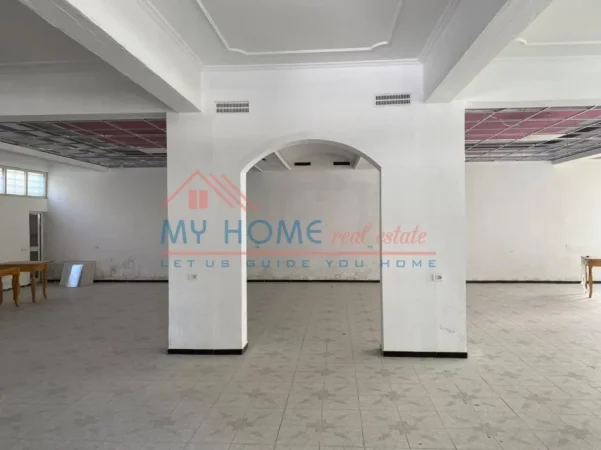 Tirane, jepet me qera magazine Kati 0, 220 m² 900 € (Rruga Siri Kodra)