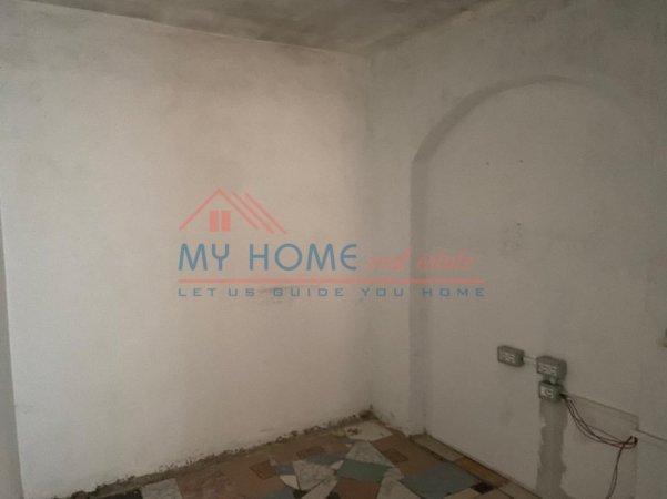 Tirane, jepet me qera magazine Kati 0, 220 m² 900 € (Rruga Siri Kodra)