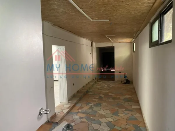 Tirane, jepet me qera magazine Kati 0, 220 m² 900 € (Rruga Siri Kodra)