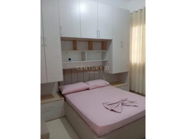 Durres, jepet me qera apartament 1+1 Kati 1, 40 m² 350 € (Shkembi i Kavajes)