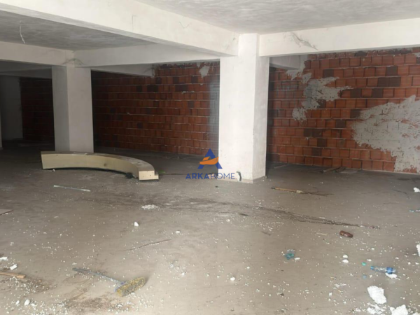 Tirane, shitet ambjent biznesi Kati 0, 262 m² 2.620.000 €