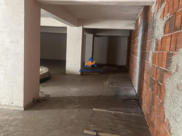 Tirane, shitet ambjent biznesi Kati 0, 262 m² 2.620.000 €