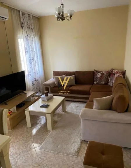 Tirane, jepet me qera apartament 1+1+Ballkon Kati 6, 75 m² 600 € (ISH PARKU)