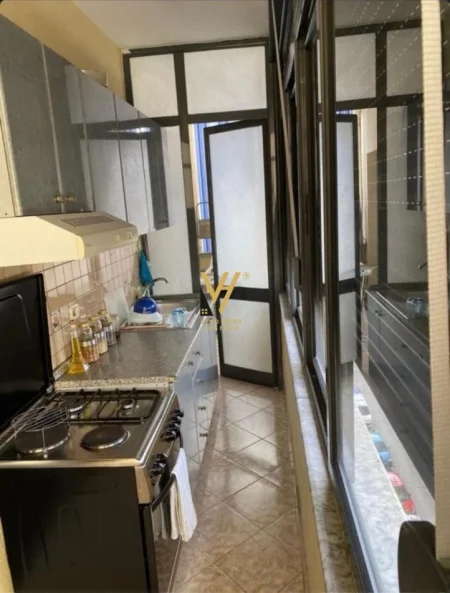 Tirane, jepet me qera apartament 1+1+Ballkon Kati 6, 75 m² 600 € (ISH PARKU)