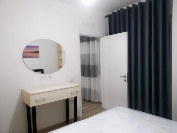 Tirane, jepet me qera apartament 1+1 Kati 5, 490 € (zogu zi)