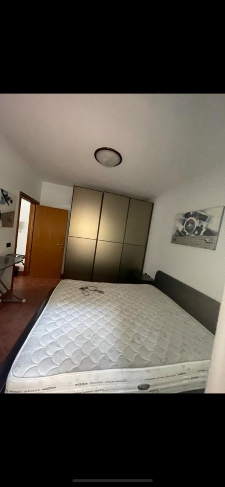 Tirane, jepet me qera apartament 1+1+Ballkon Kati 3, 60 m² 450 € (RRUGA E DURRESIT)