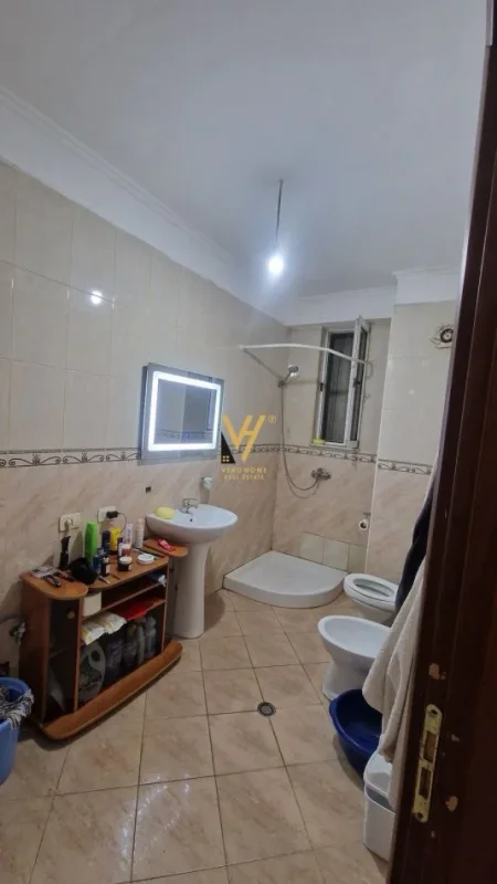 Tirane, jepet me qera apartament 1+1+Ballkon Kati 8, 60 m² 380 € (ASTIR)