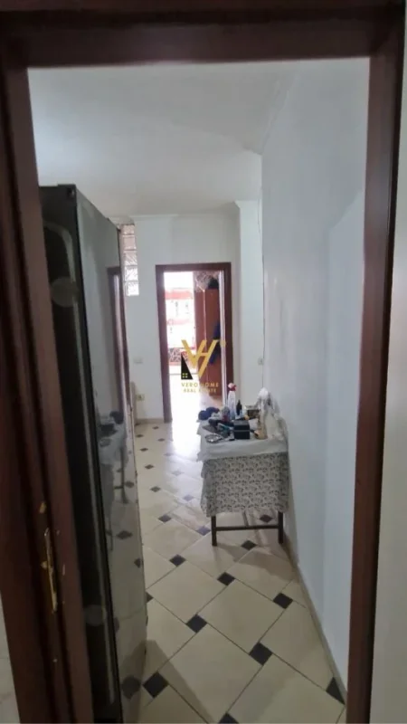 Tirane, jepet me qera apartament 1+1+Ballkon Kati 8, 60 m² 380 € (ASTIR)