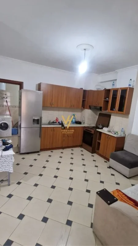 Tirane, jepet me qera apartament 1+1+Ballkon Kati 8, 60 m² 380 € (ASTIR)