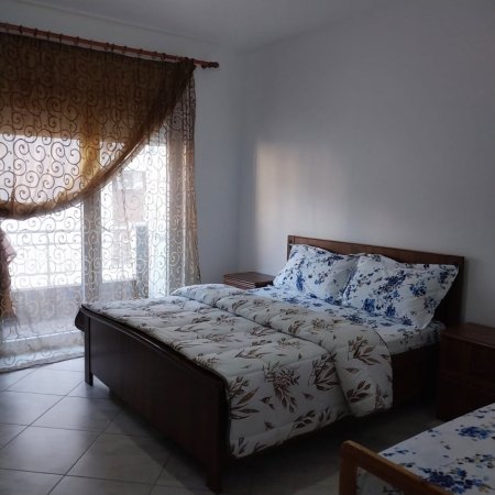 Tirane, jepet me qera apartament 2+1+Ballkon Kati 4, 102 m² 100 € (FRESK)