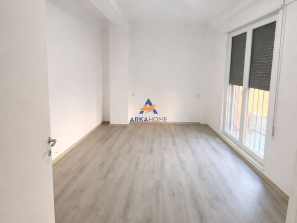 Tirane, jepet me qera ambjent biznesi Kati 1, 67 m² 520 € 