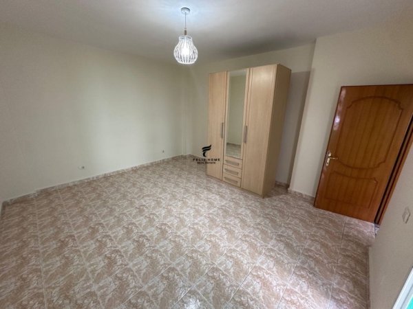 Tirane, jepet me qera zyre Kati 3, 120 m² 700 € (KOMUNA E PARISIT)