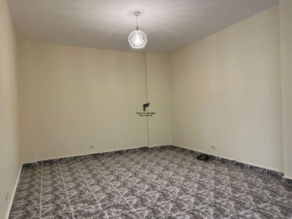 Tirane, jepet me qera zyre Kati 3, 120 m² 700 € (KOMUNA E PARISIT)