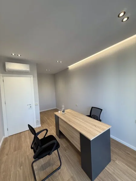 Tirane, jepet me qera zyre Kati 4, 69 m² 700 € (RRUGA  MINE PEZA )