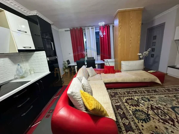 Tirane, jepet me qera apartament 2+1 Kati 3, 110 m² 549 € (prane bar RETURN, ASTIR)