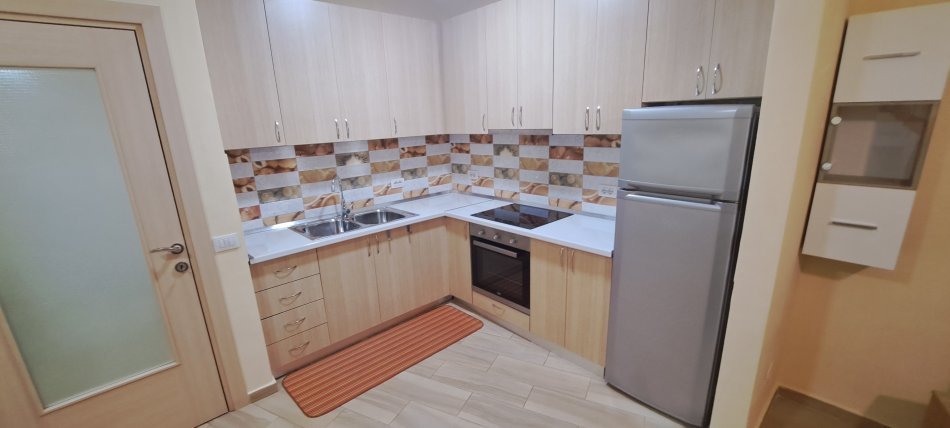 Tirane, jepet me qera apartament 1+1 Kati 5, 70 m² 550 Lek (Le Bon ,PetroNini Luarasi ,Rruga e Kosovarve)