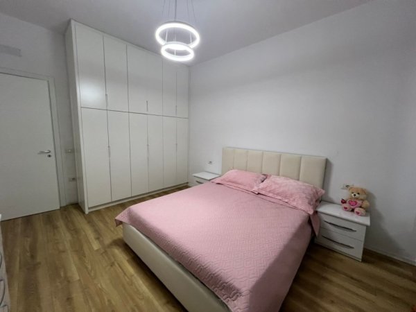 Tirane, jepet me qera apartament 1+1 , 