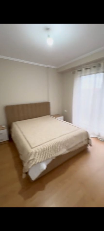 • Jepet me Qera Apartament 2+1, me sipërfaqe të madhe ne 5 Maji,  550 €uro