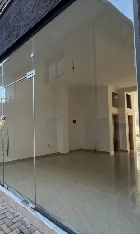Tirane, jepet me qera ambjent biznesi , 60 m² 350 € (yzberisht)